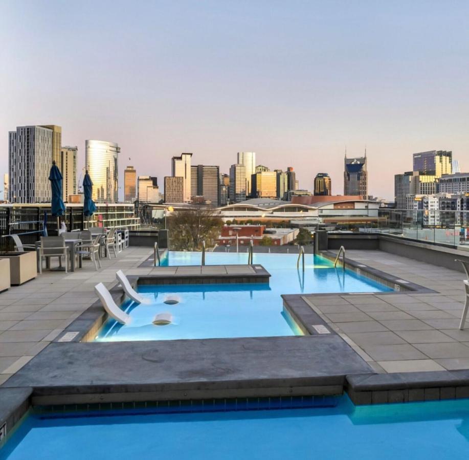 Spacious Castle W Gym Pool Free Parking I Walk To Dowtown N Broadway แนชวิลล์ ภายนอก รูปภาพ